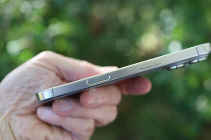 The iPhone 17 Air almost makes the Samsung Galaxy S25 Edge look thick in new dummy unit photos The iPhone 17 Air almost makes the Samsung Galaxy S25 Edge look thick in new dummy unit photos