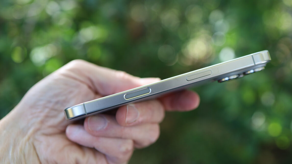 The iPhone 17 Air almost makes the Samsung Galaxy S25 Edge look thick in new dummy unit photos The iPhone 17 Air almost makes the Samsung Galaxy S25 Edge look thick in new dummy unit photos