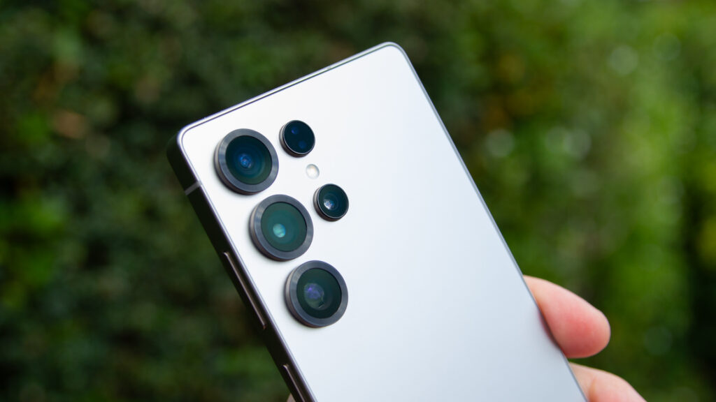 Forget the iPhone 17 - Samsung's best phones have massive discounts of up to $1,000 off today