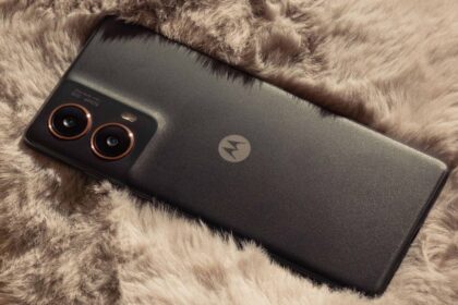 Best Mobile Phones Under Rs. 15,000 in India: From iQOO Z10X, Poco M7 Pro, Moto G85 and More