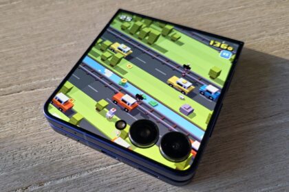 I’ve fallen in love with the Samsung Galaxy Z Flip 7’s cover screen – and it might just become my main way to use a phone