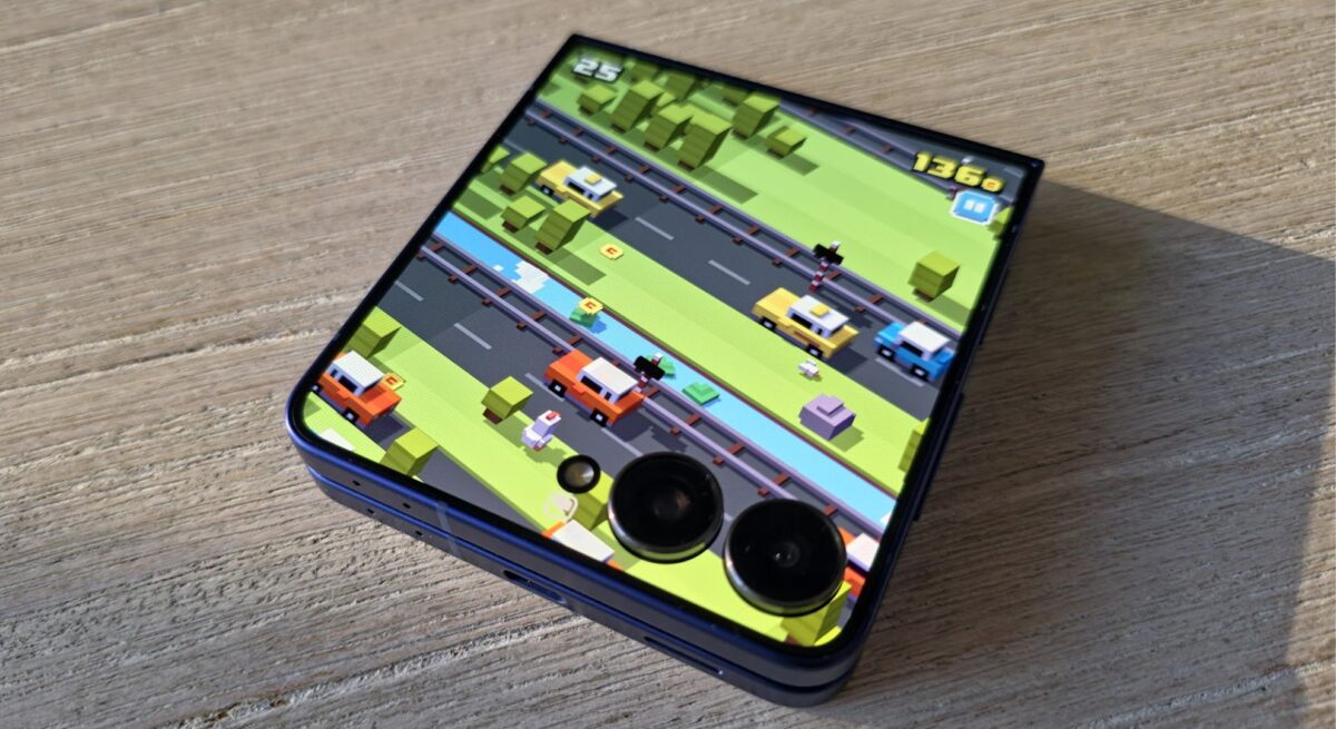 I’ve fallen in love with the Samsung Galaxy Z Flip 7’s cover screen – and it might just become my main way to use a phone